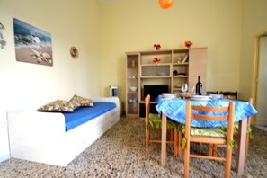 Casa, 1 camera da letto, fumatori, vista città | 2 camere
