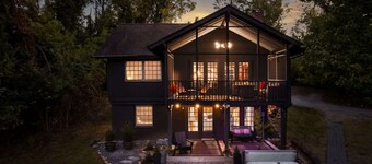 The Far View Retreat | Hot Tub + Scenic Views