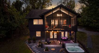 The Far View Retreat | Hot Tub + Scenic Views