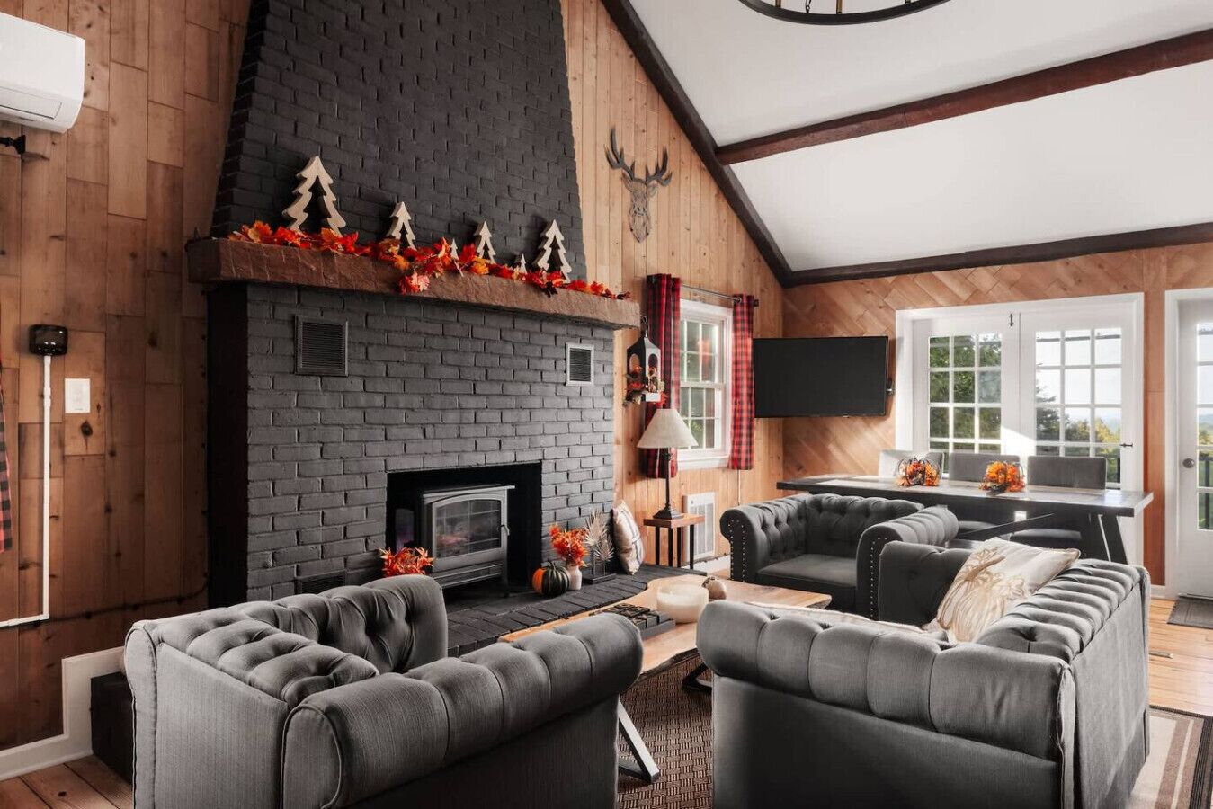 TV, fireplace, offices