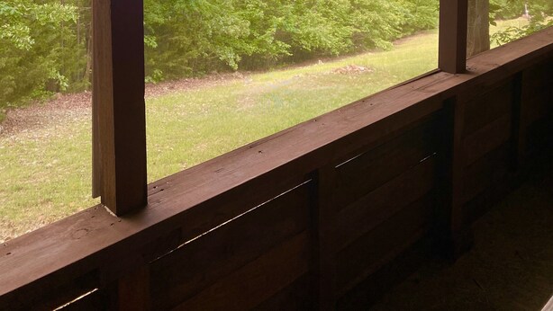 A room with a large window overlooking a lush green landscape. - Fisherman's Cove (Mena)