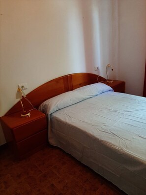 3 bedrooms, iron/ironing board, Internet, bed sheets