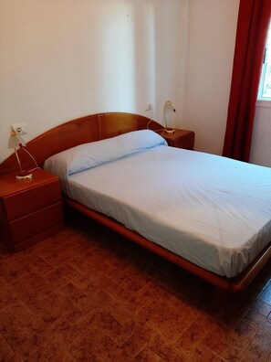 3 bedrooms, iron/ironing board, internet, bed sheets - Sea Side Apartment - Wifi (Vinaròs)