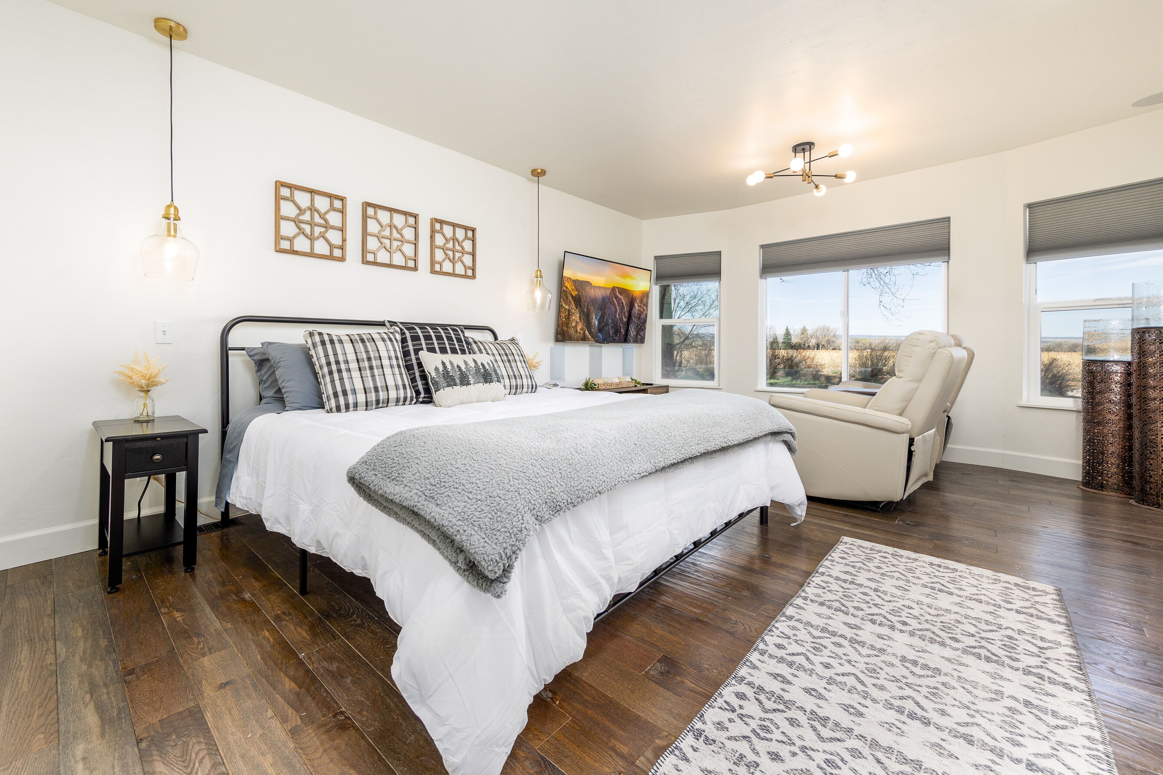 4 bedrooms, iron/ironing board, travel cot, WiFi