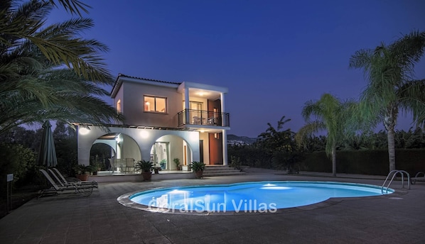 Villa, 3 habitaciones, para fumadores, alberca privada | Alberca | Alberca al aire libre