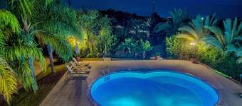 Amazing Pool, Complete Privacy, Amenities and Beach Nearby