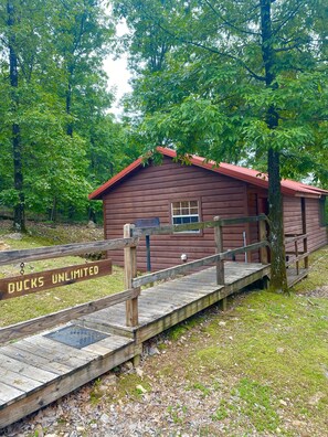 Exterior - Ducks Unlimited (Mena)