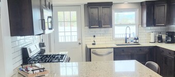 Salmon Bench Home w/ hot tub