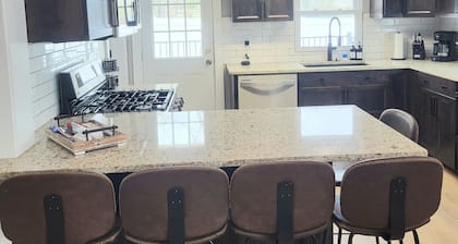 Salmon Bench Home w/ hot tub