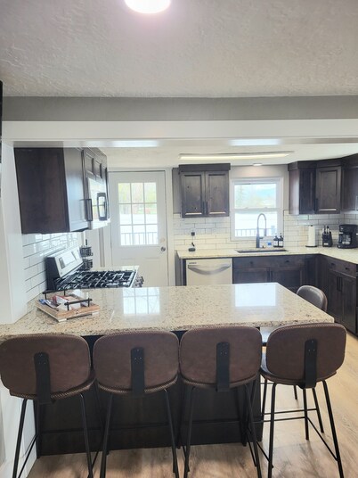 Salmon Bench Home w/ hot tub