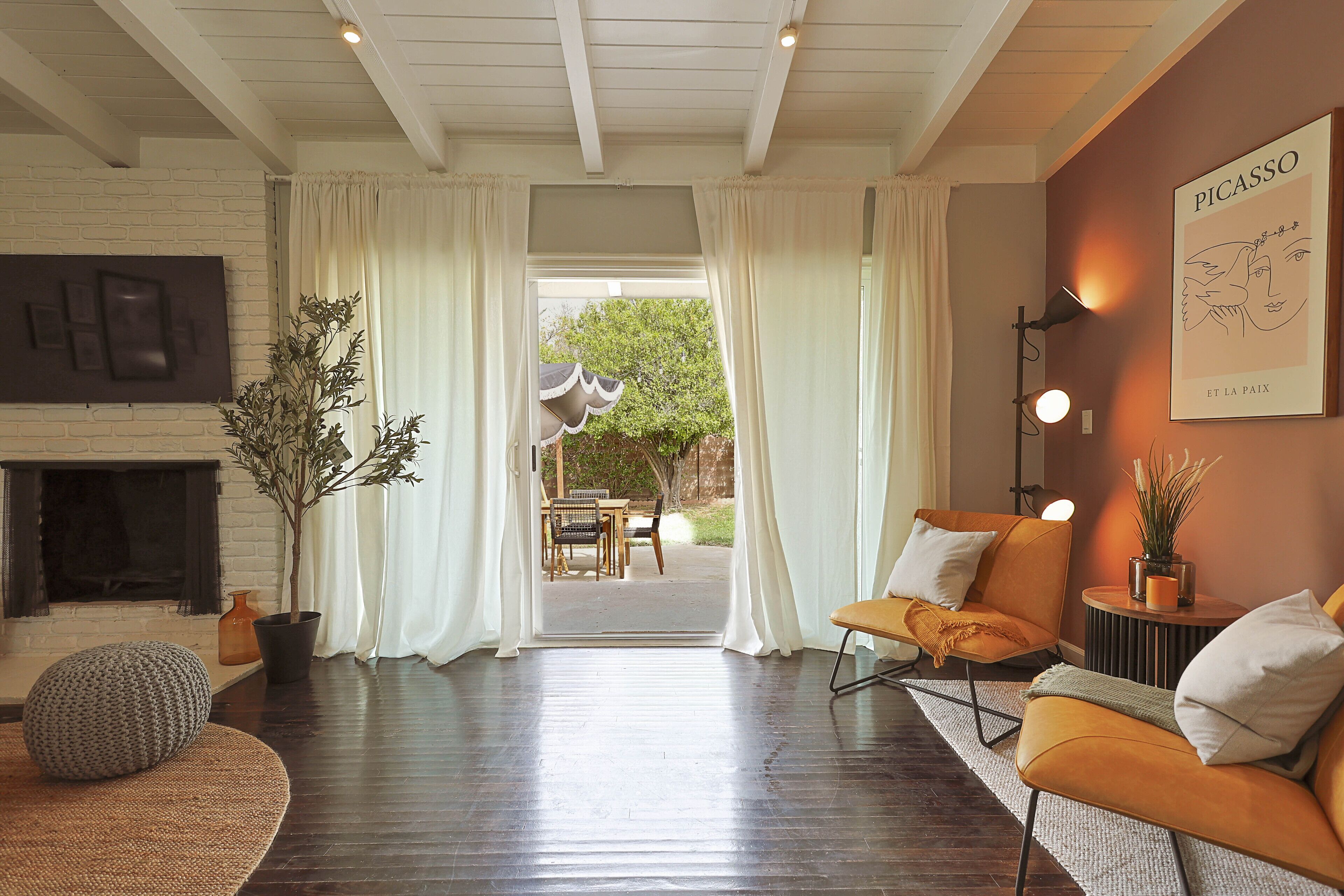 Modern Encino Retreat- Book Now!