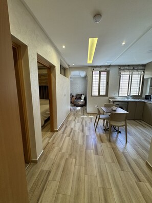 2 Schlafzimmer, Reisekinderbett, kostenloses WLAN, Bettwäsche