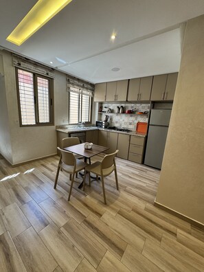 Fridge, microwave, oven, stovetop - Marrakech tulip (Marrakech)