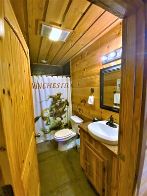 Doccia, asciugacapelli, asciugamani, sapone