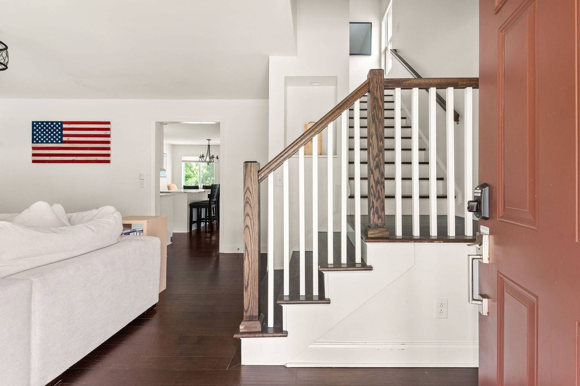 PlainDoor ~ Clean New Listing ~ Near Downtown ~ Private Outdoor Space ~ Free Parking and Fast Wifi