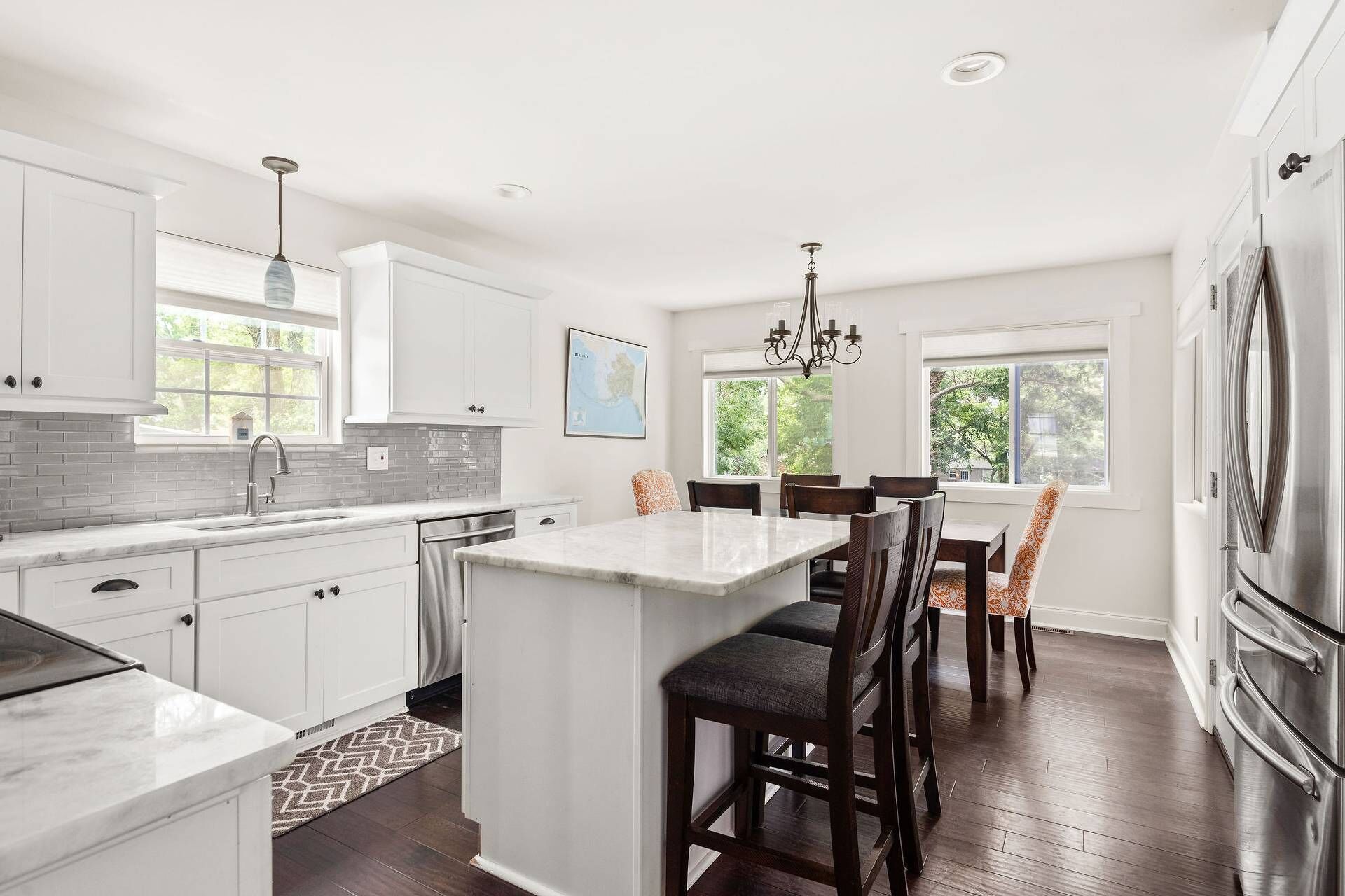 PlainDoor ~ Clean New Listing ~ Near Downtown ~ Private Outdoor Space ~ Free Parking and Fast Wifi