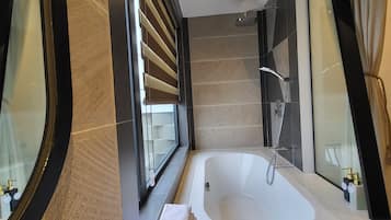 Signature Villa | Bathroom