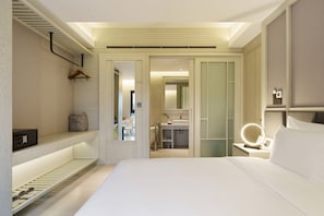 Executive Room | Bathroom | Free toiletries, hair dryer, bathrobes, slippers - M City Hotel Saigon (Ho Chi Minh City)