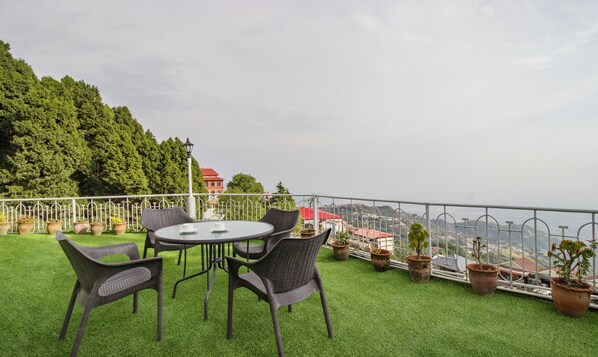 شرفة على السطح