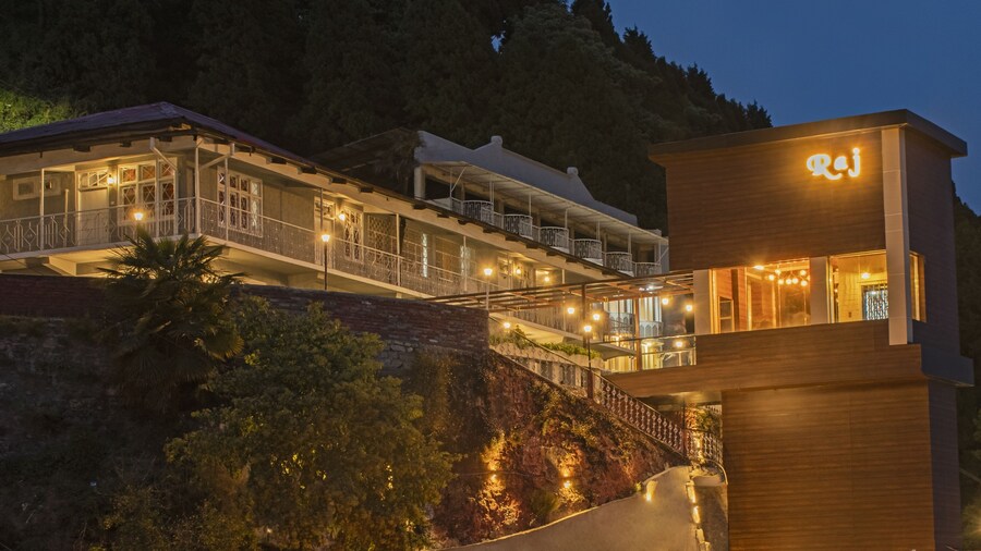 Treebo Raj Mall Road