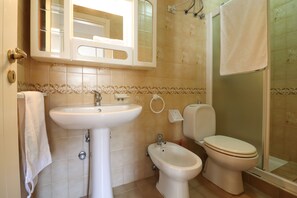 Bathroom - Casa Helena in Otranto With Harbor View for 8 People (Otranto)
