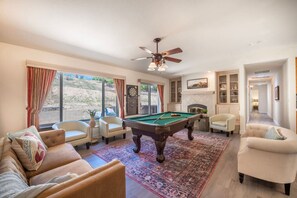 Game room - Manic Mountain Forest Cabin, 3 miles from Bass Lake Marina, and 15 miles from Yosemite South Gate (Oakhurst)