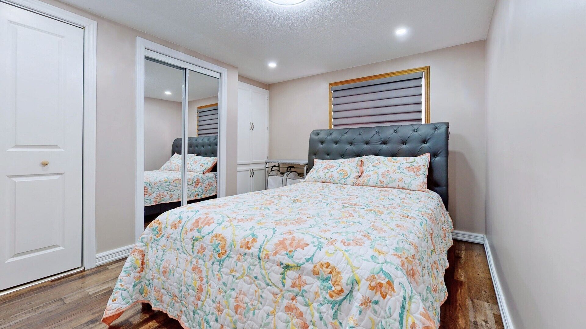 Spacious Lakefront Cottage !