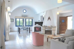 Villa, 3 Bedrooms, Smoking, Private Pool | Living area