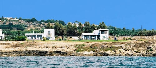 Sea Front Villa With Private Heated Pool, Quiet Area Paphos 322