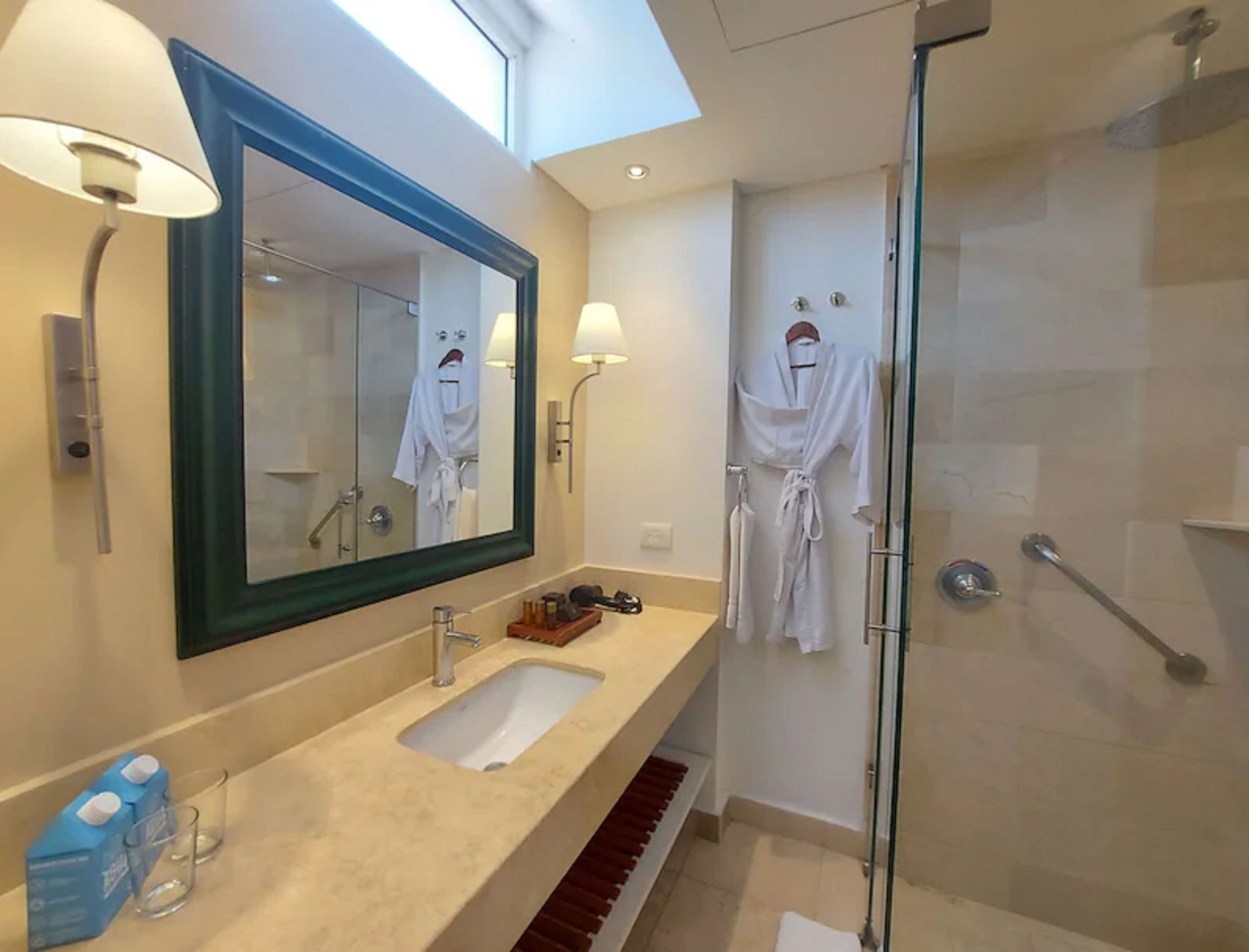 Foto - \"room in Lodge - Hc-cd Hotel Room Facing The Sea With Pool Air Conditioning And Wifi Num030\"