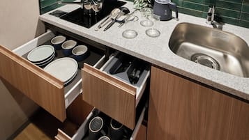 大型雪櫃/冰箱、微波爐、爐具、電熱水壺
