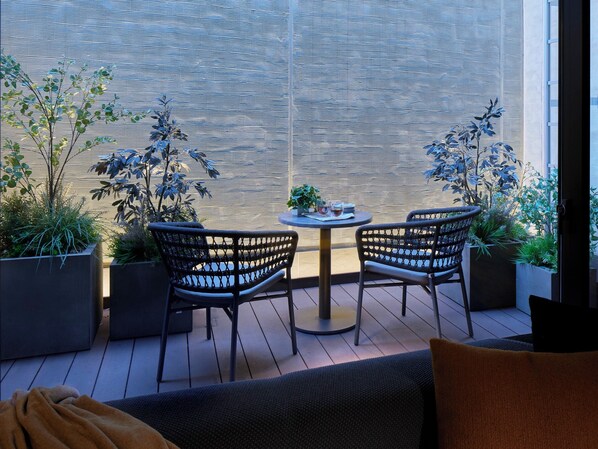 Deluxe Suite 4 Bed Spa & Sauna from 21:30~23:00 limited | 1 bedroom, free WiFi
