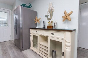 Interior - Snowbird Rates |Renovated Top Floor Condo w/Elevator |Pool |King Bed |Queen Murphy |Steps to Beaches (Fort Walton Beach)