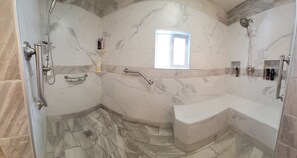 Combined shower/bathtub, jetted bath, hair dryer, towels - Spacious Home on a Rushing Glacier Fed Creek (Seward)