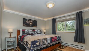 Room - Spacious Home on a Rushing Glacier Fed Creek (Seward)