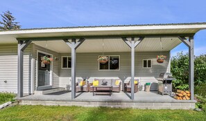 Terrace/patio - Spacious Home on a Rushing Glacier Fed Creek (Seward)
