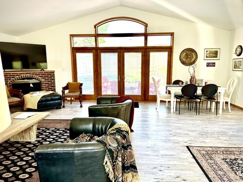 Terrace at Geneva; Private Pool, Game Room & Walkable Hallmark Town