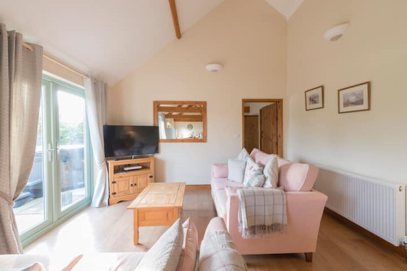 Stunning Barn Conversion With Private Hot Tub