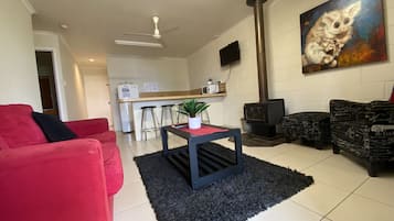 Family Cabin | Living area | 47-inch Smart TV with satellite channels, TV