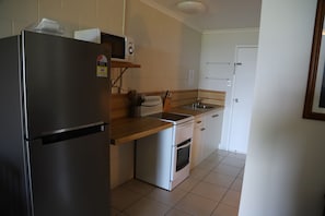 Panoramic Cabin | Private kitchen - Eungella Cabins (Eungella)