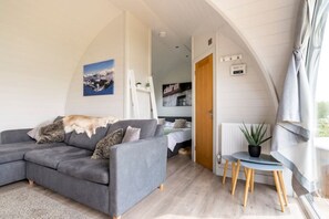 1 bedroom, internet, bed sheets