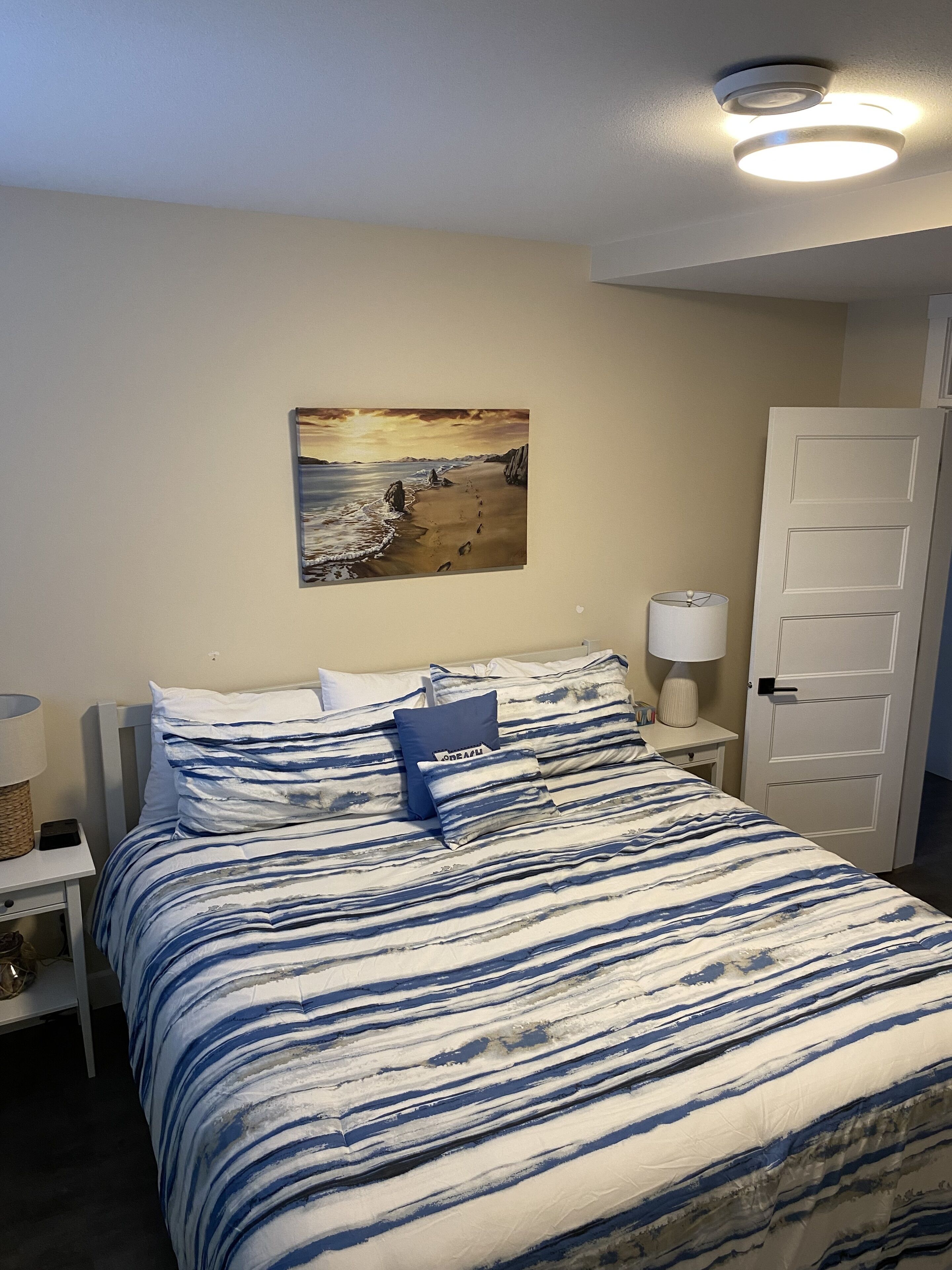 Lakeview Getaway with a Hot Tub