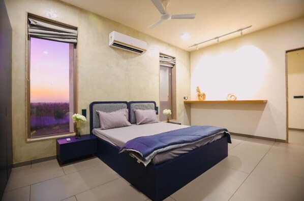 3 bedrooms, in-room safe, iron/ironing board, free WiFi