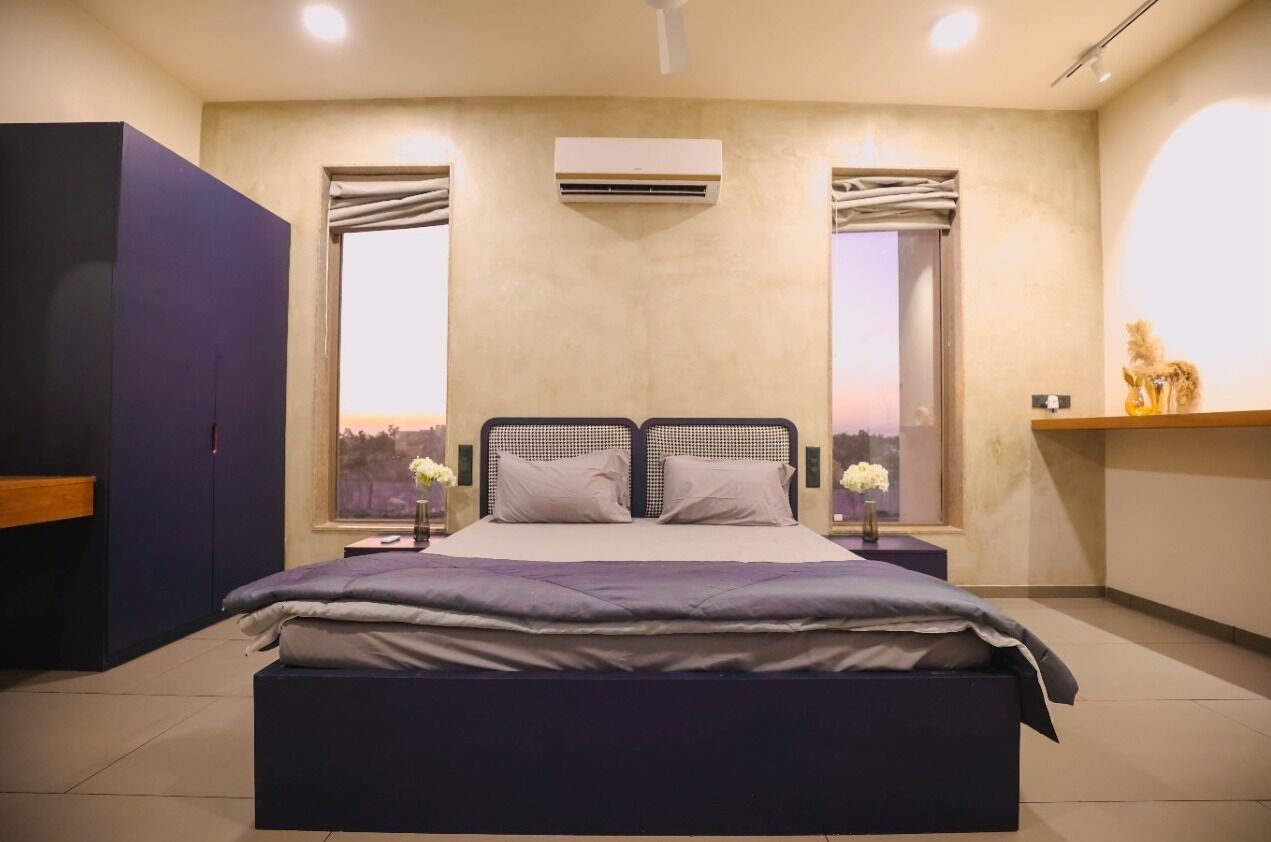 3 bedrooms, in-room safe, iron/ironing board, free WiFi