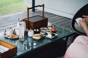 Outdoor dining - tana camper van (Dongshan)