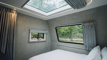 パノラミック スタジオスイート | 1 室のベッドルーム、客室ごとに異なるインテリア、遮光カーテン、WiFi (無料)