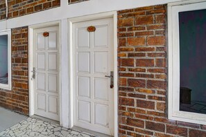 Espacio para trabajar con laptop y sistema de insonorización 