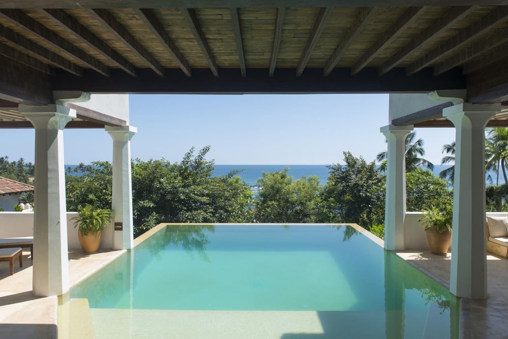 Kalukanda House by null