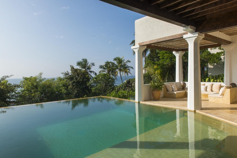 Kalukanda House by null