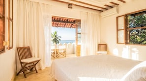 Relax on the balcony with a view of the ocean and palm trees, or enjoy the comfort of the large bed.